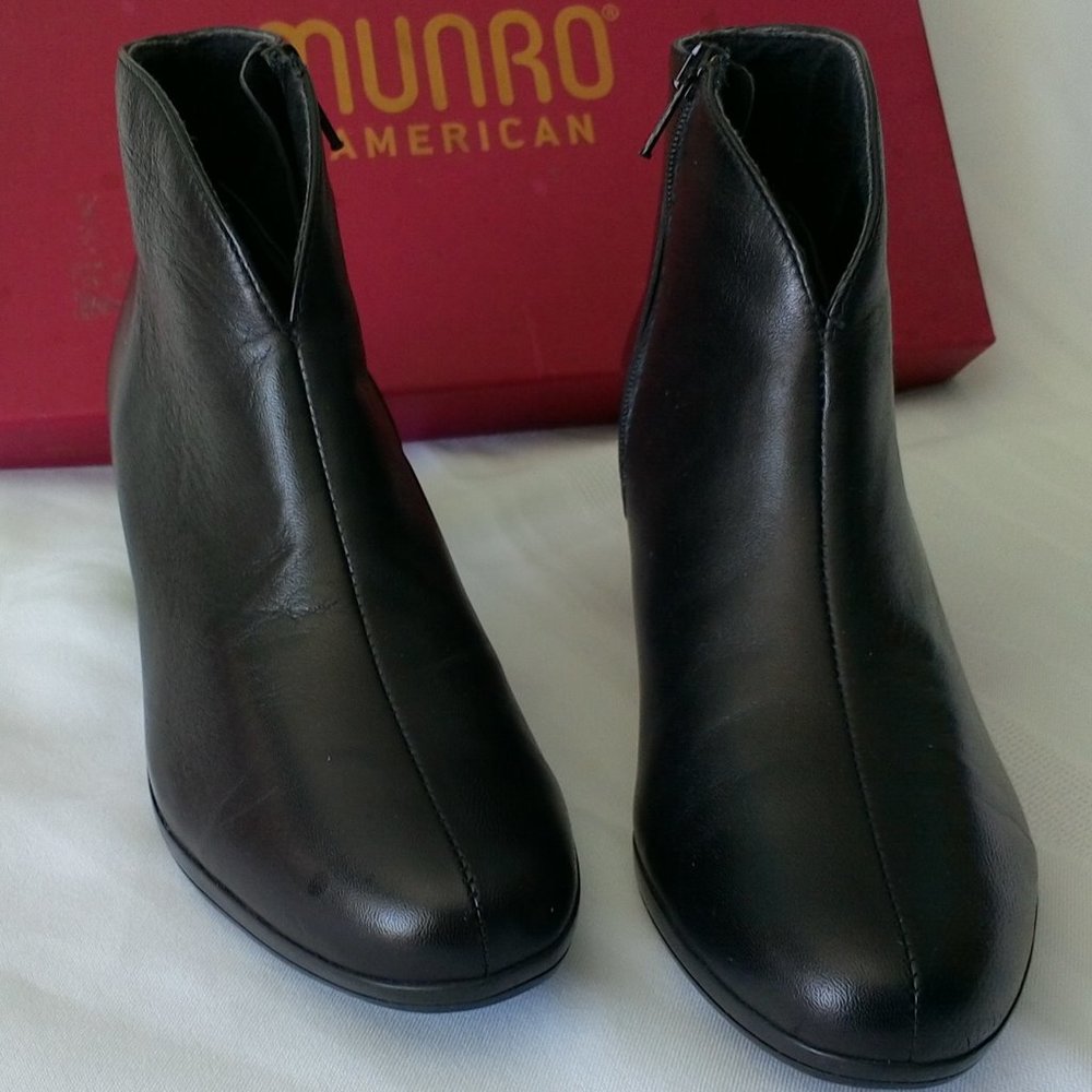 Munro American 7-1/2M Robyn black ankle boot